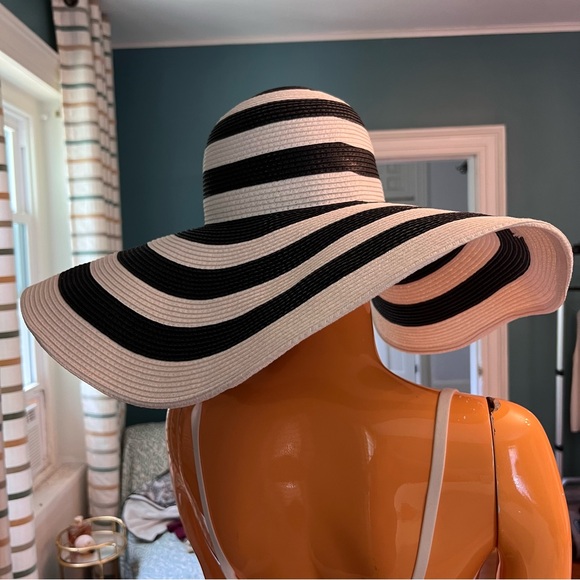 Striped Black and White Wide Brim Straw Hat main image 6